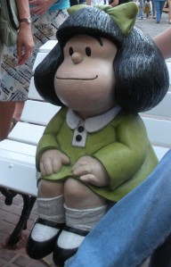 Mafalda saiu do papel e da tina e virou estátua